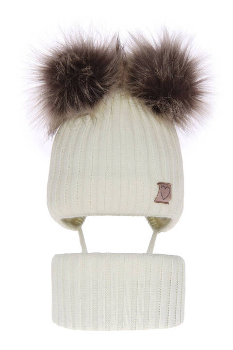 Зимний комплект для девочки: шапка с двумя помпонами и кремовый дымоход Telisa